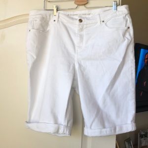 Chico’s Girlfriend so slimming Jean shorts size 3